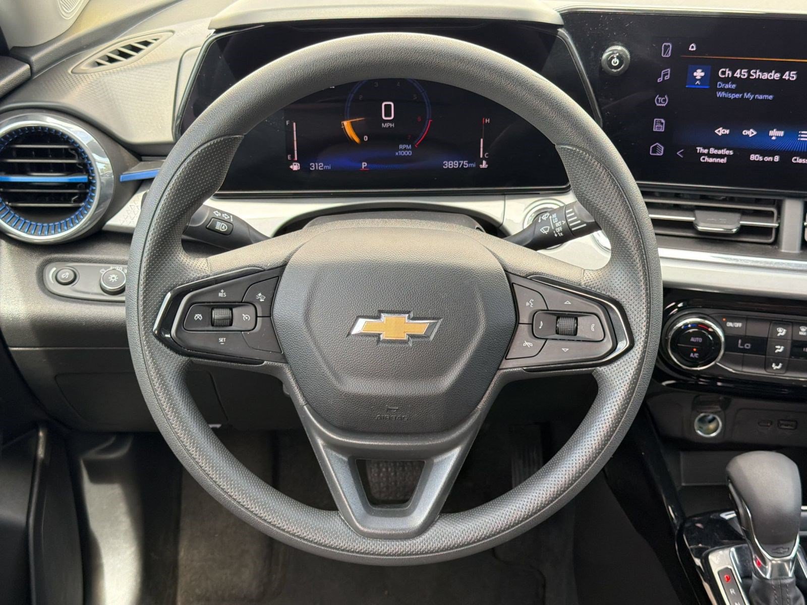 Used 2025 Chevrolet Trax LT FWD image 10