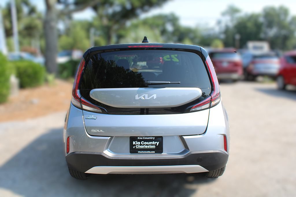 Certified 2025 Kia Soul LX w/ LX Technology Package FWD image 8