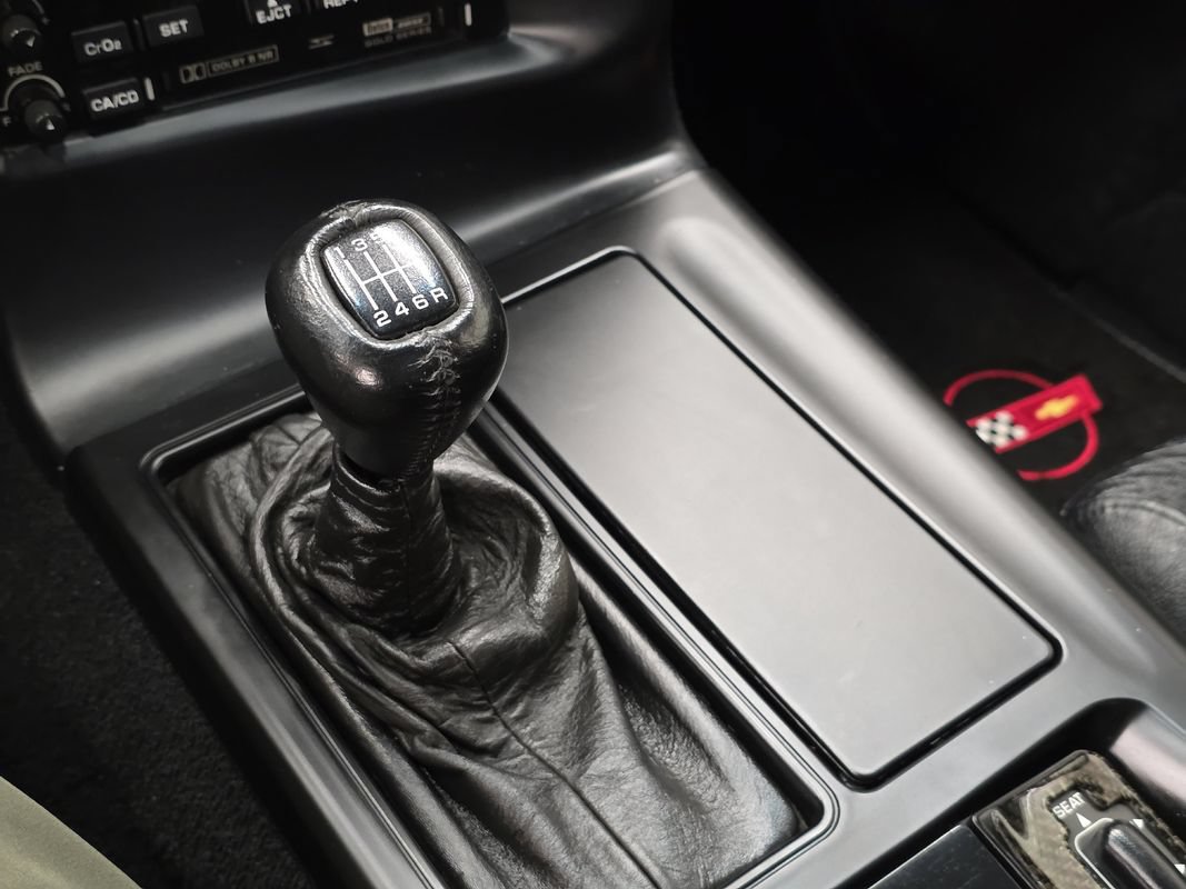 Used 1995 Chevrolet Corvette Coupe RWD image 30