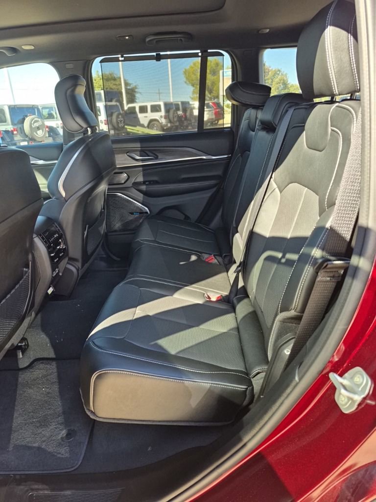 New 2024 Jeep Grand Cherokee Overland w/ Advanced Protech Group III image 27