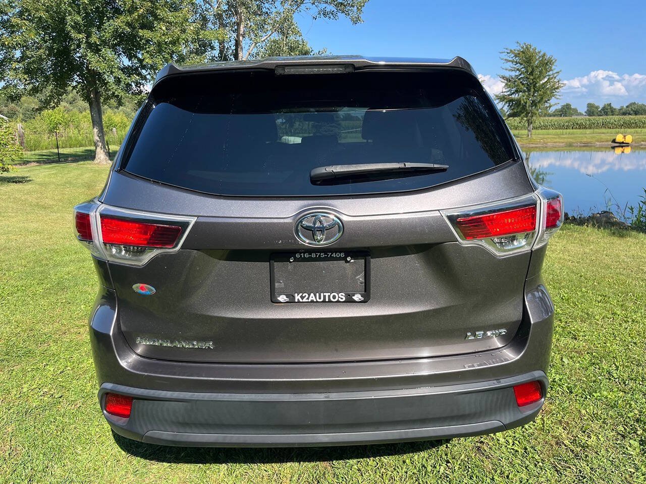 Used 2015 Toyota Highlander LE AWD/4WD image 10