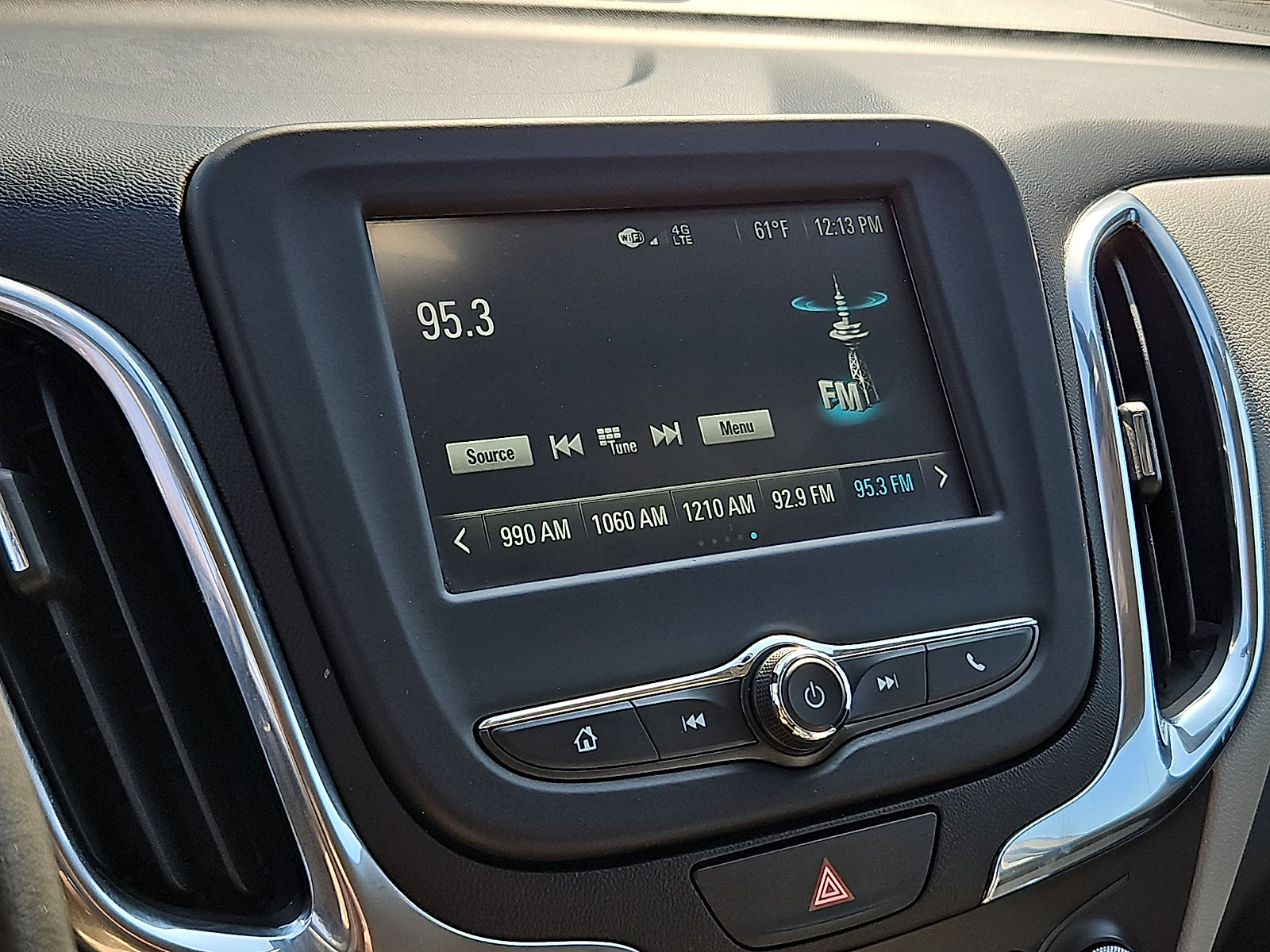 Used 2018 Chevrolet Equinox LS image 16