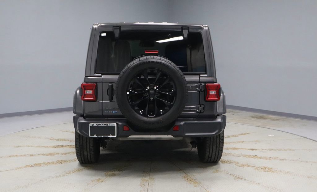 Used 2025 Jeep Wrangler Unlimited Sahara image 9