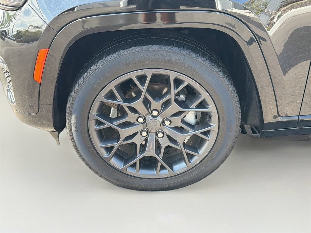 Used 2025 Jeep Grand Cherokee Summit w/ Obsidian Package AWD/4WD image 41