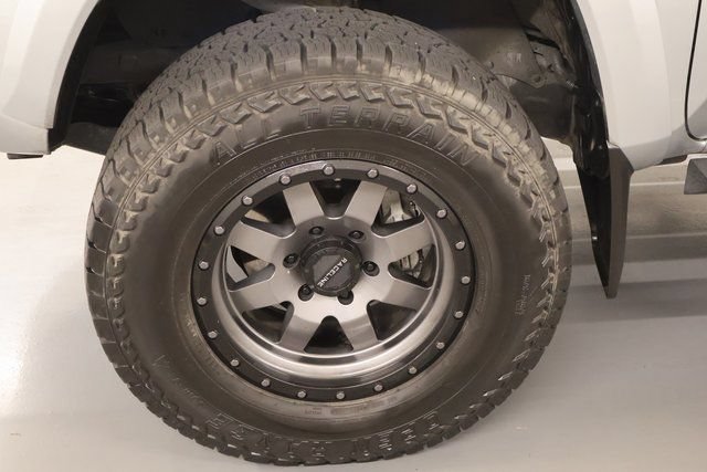 Certified 2022 Toyota Tacoma SR5 AWD/4WD image 9
