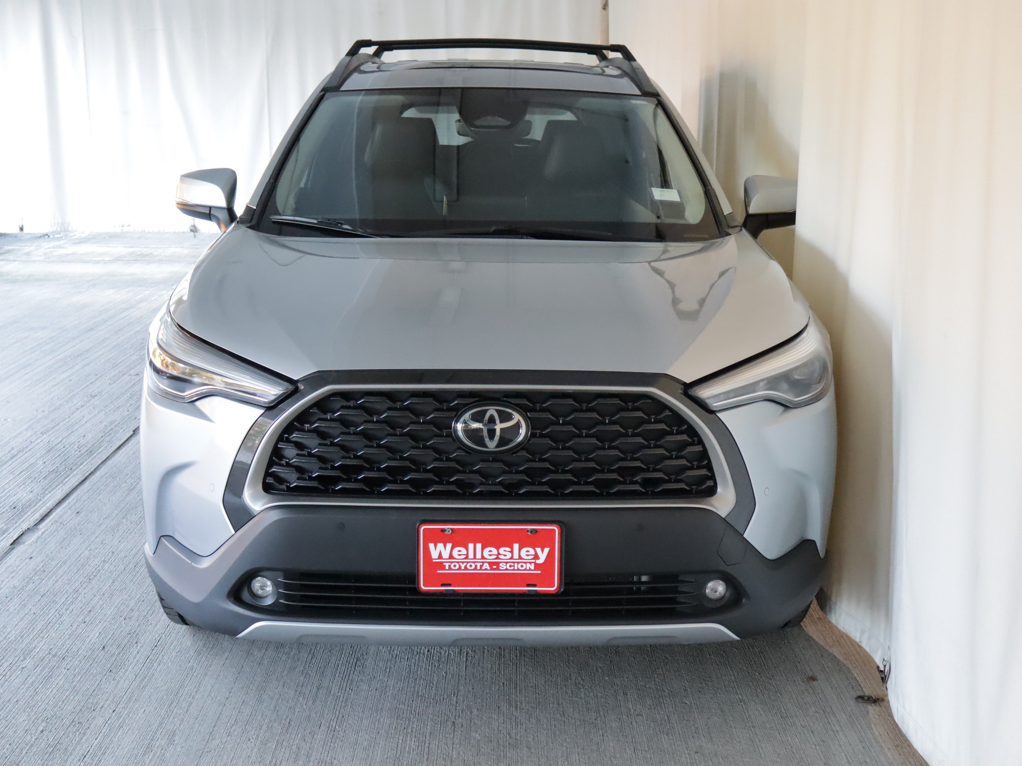 Used 2023 Toyota Corolla Cross XLE w/ Convenience Package AWD/4WD image 4