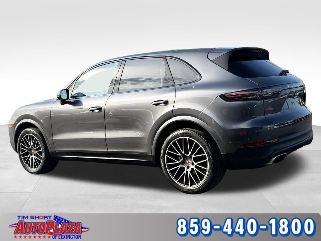 Used 2023 Porsche Cayenne w/ Premium Package AWD/4WD image 2