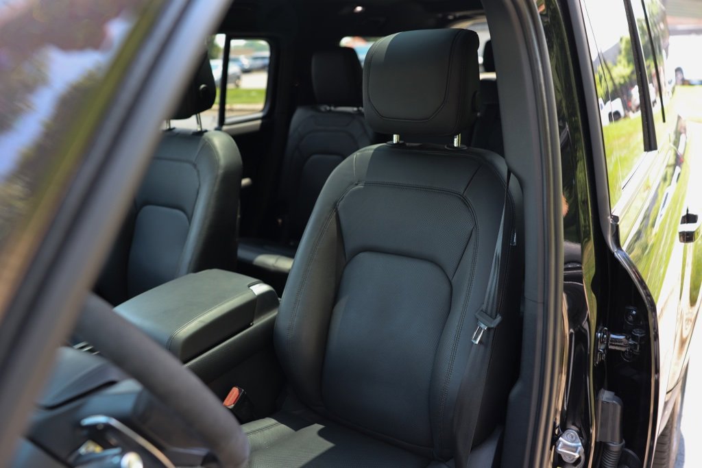 Used 2024 Land Rover Defender 130 V8 image 5