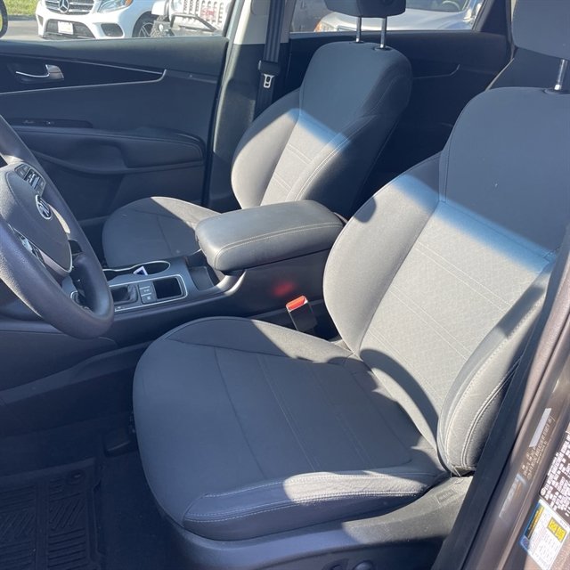 Used 2019 Kia Sorento LX image 4