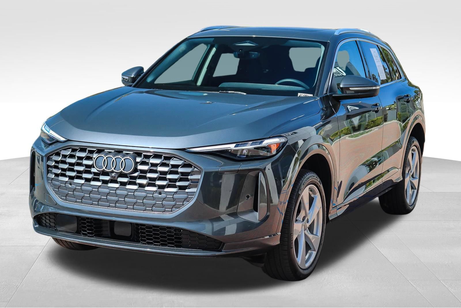 Certified 2025 Audi Q5 Premium AWD/4WD image 3