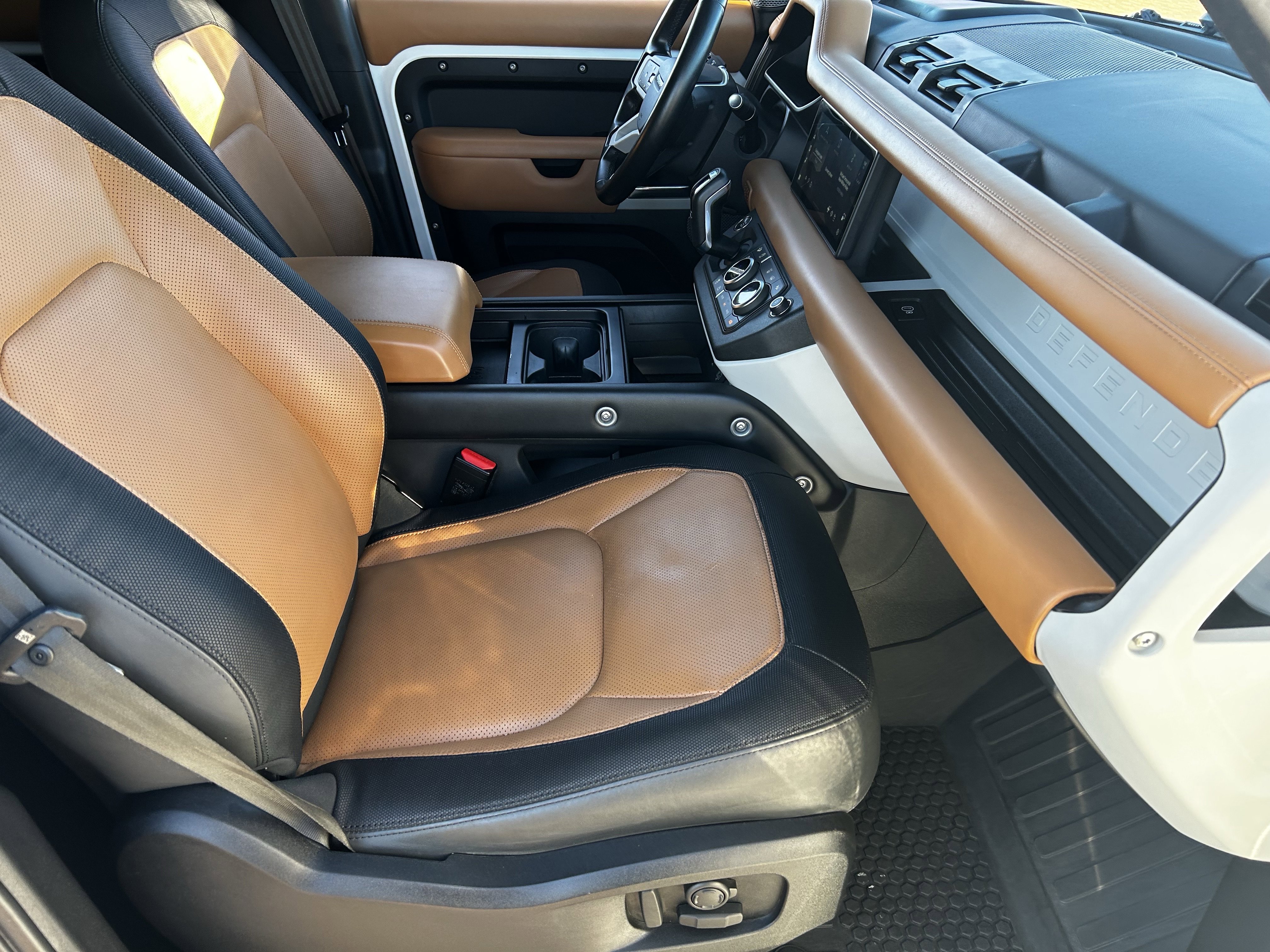 Used 2023 Land Rover Defender 110 X-Dynamic SE image 10