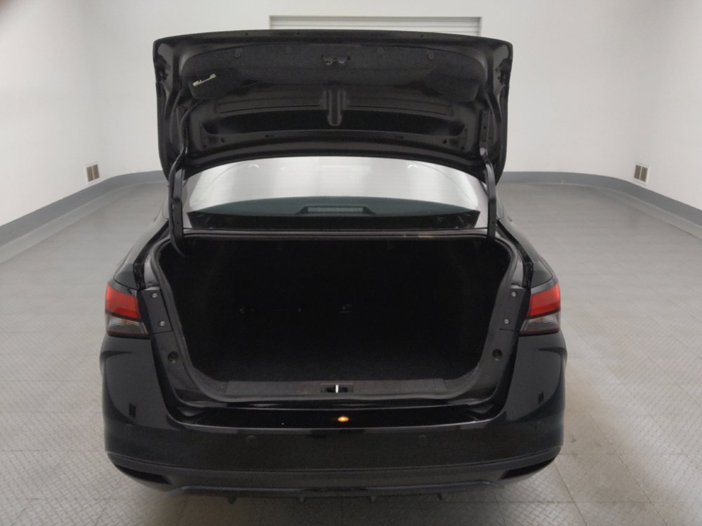 Used 2025 Nissan Versa SV w/ Trunk Package FWD image 29