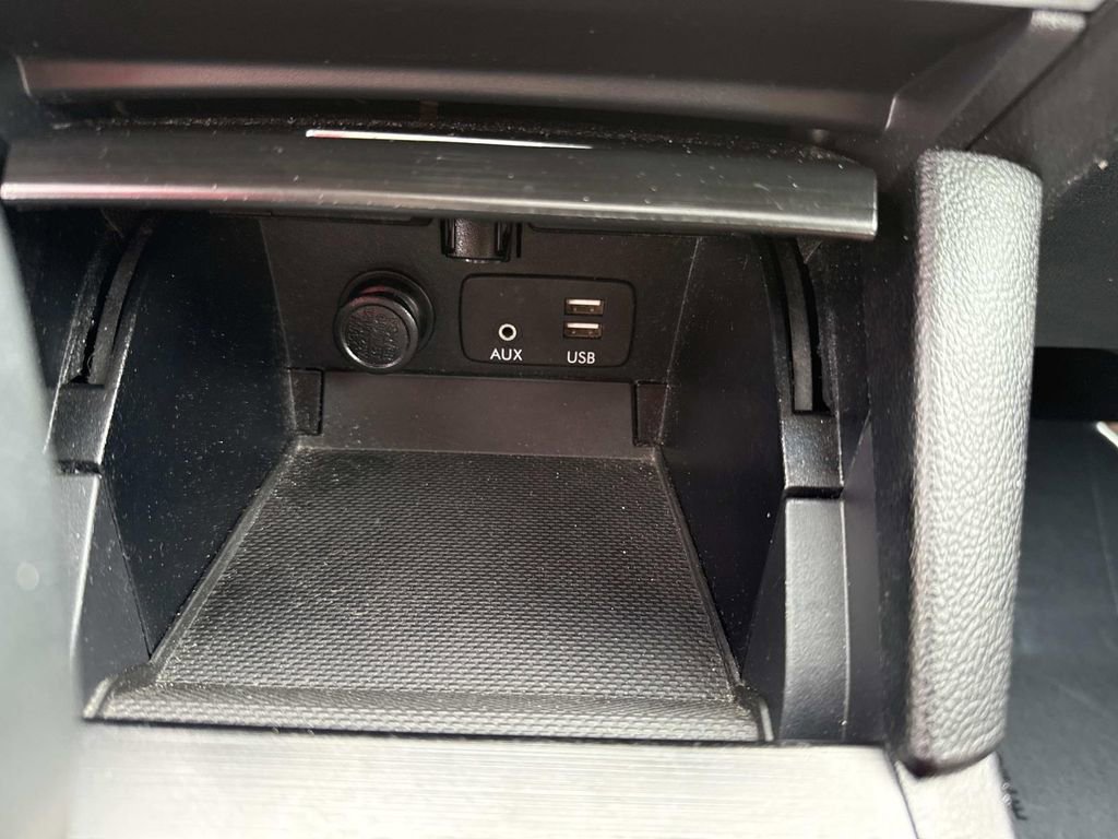 Used 2017 Subaru Outback 2.5i Touring image 34