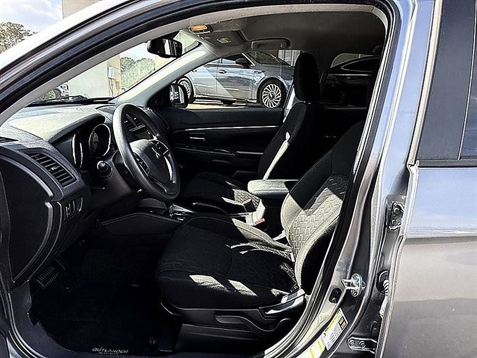 Used 2023 Mitsubishi Outlander Sport ES AWD/4WD image 2