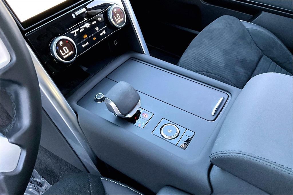 Certified 2023 Land Rover Discovery S AWD/4WD image 16