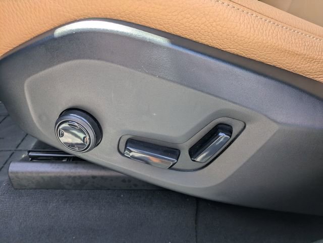 Used 2018 Volvo XC60 T5 Momentum w/ Advanced Package image 15