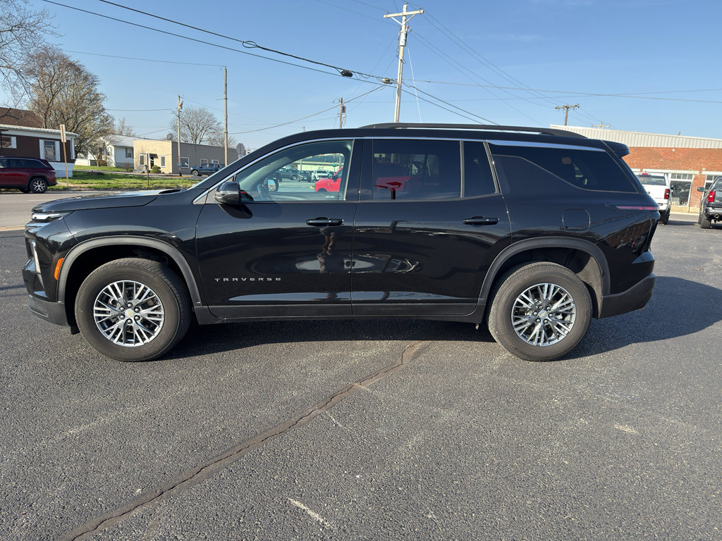 Used 2025 Chevrolet Traverse LT image 7