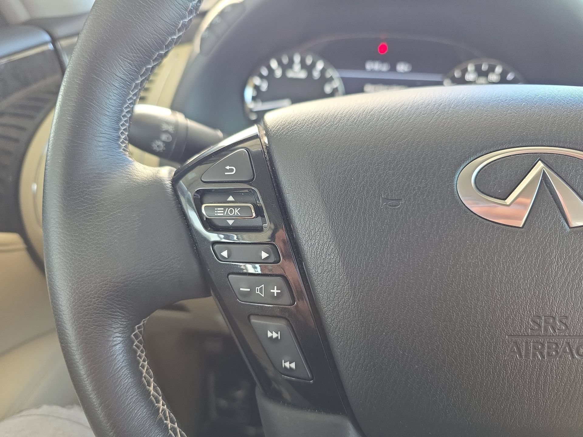 Used 2022 INFINITI QX80 Luxe w/ Cargo Package AWD/4WD image 17