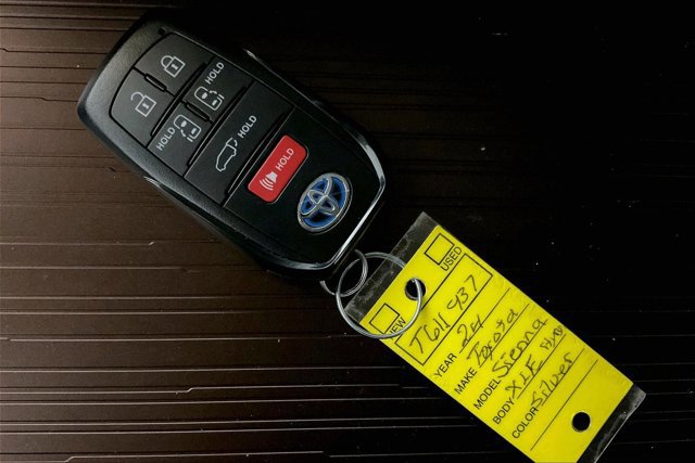 Certified 2024 Toyota Sienna XLE image 12