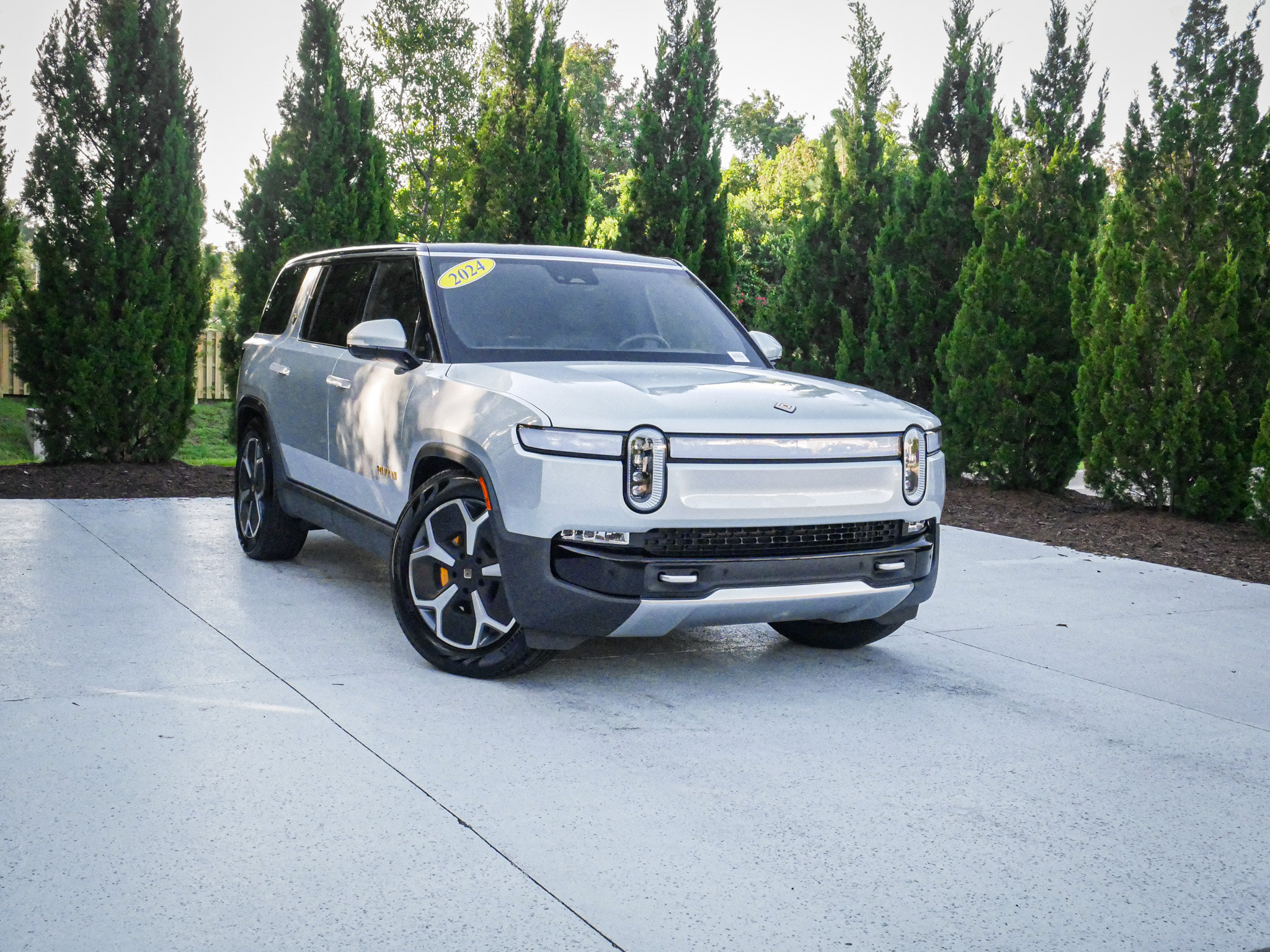 Used 2024 Rivian R1S Adventure Quad AWD/4WD image 2