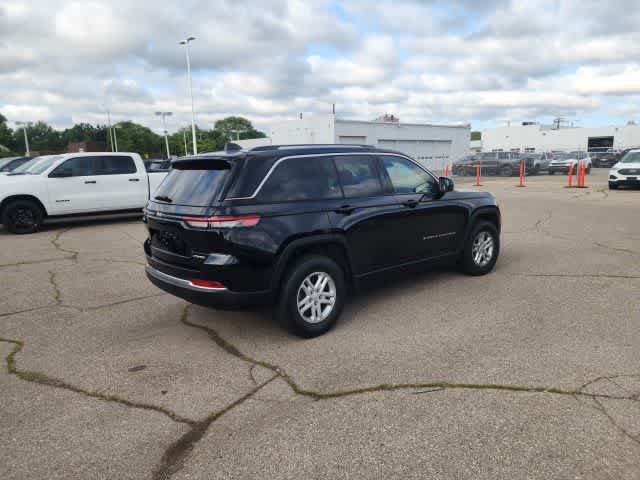 Certified 2023 Jeep Grand Cherokee Laredo w/ Trailer Tow Prep Group (B) AWD/4WD image 17
