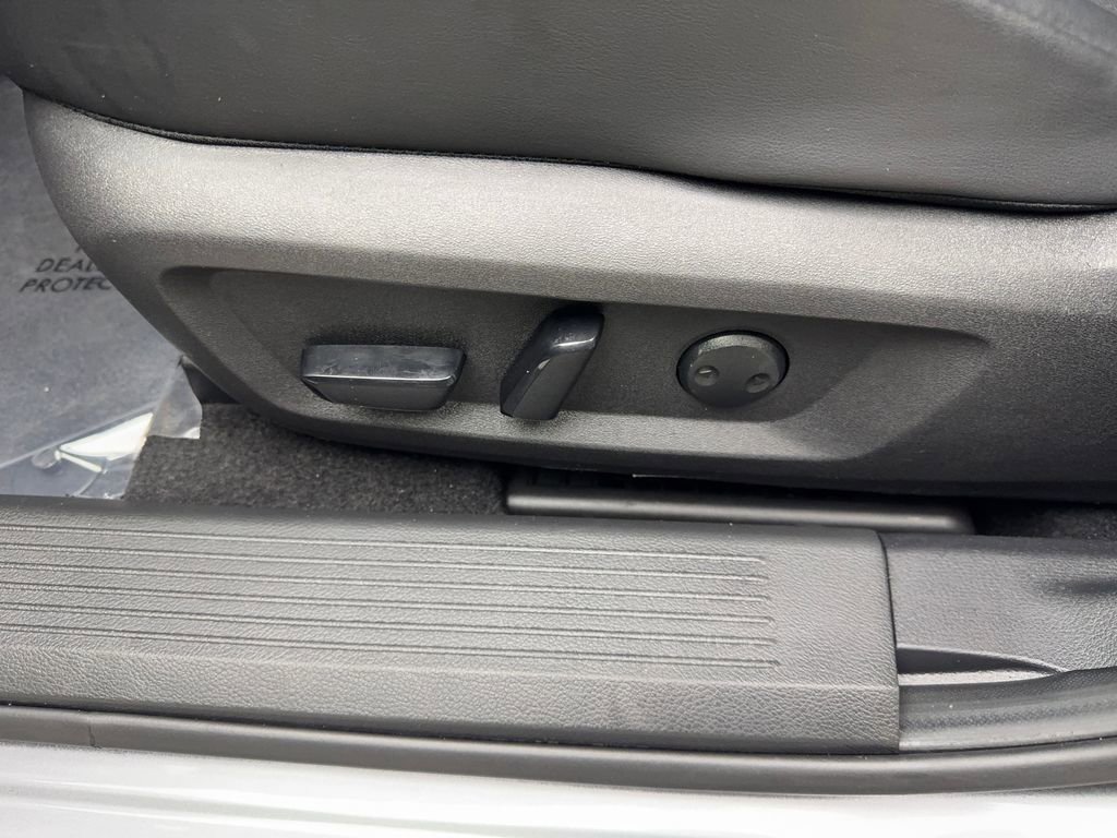 Used 2024 Nissan Rogue SV w/ SV Premium Package image 30