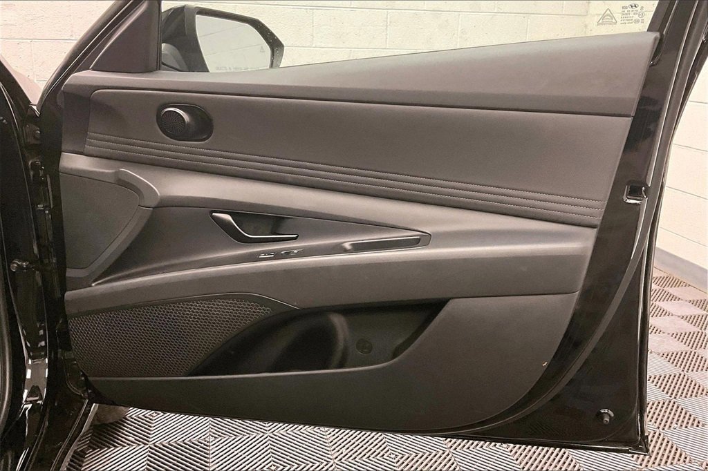 Certified 2025 Hyundai Elantra SEL image 23