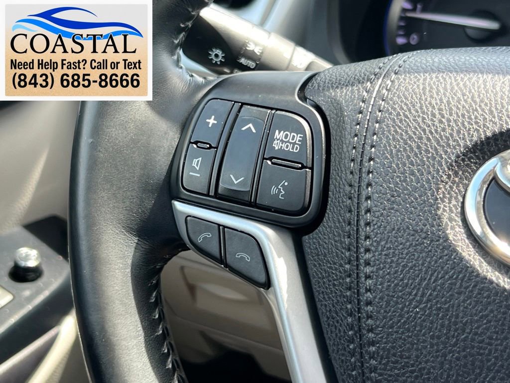 Used 2017 Toyota Highlander XLE FWD image 35