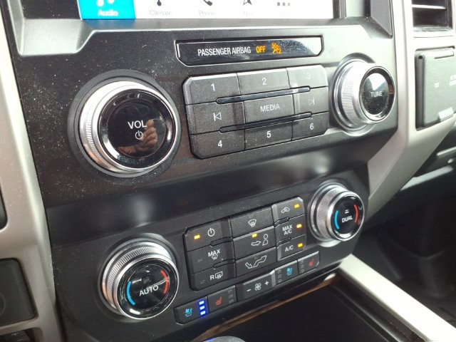 Used 2019 Ford F150 Lariat w/ Equipment Group 502A Luxury AWD/4WD image 32