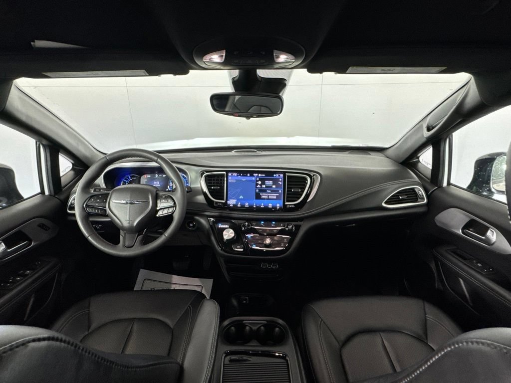 Certified 2024 Chrysler Pacifica Limited FWD image 29
