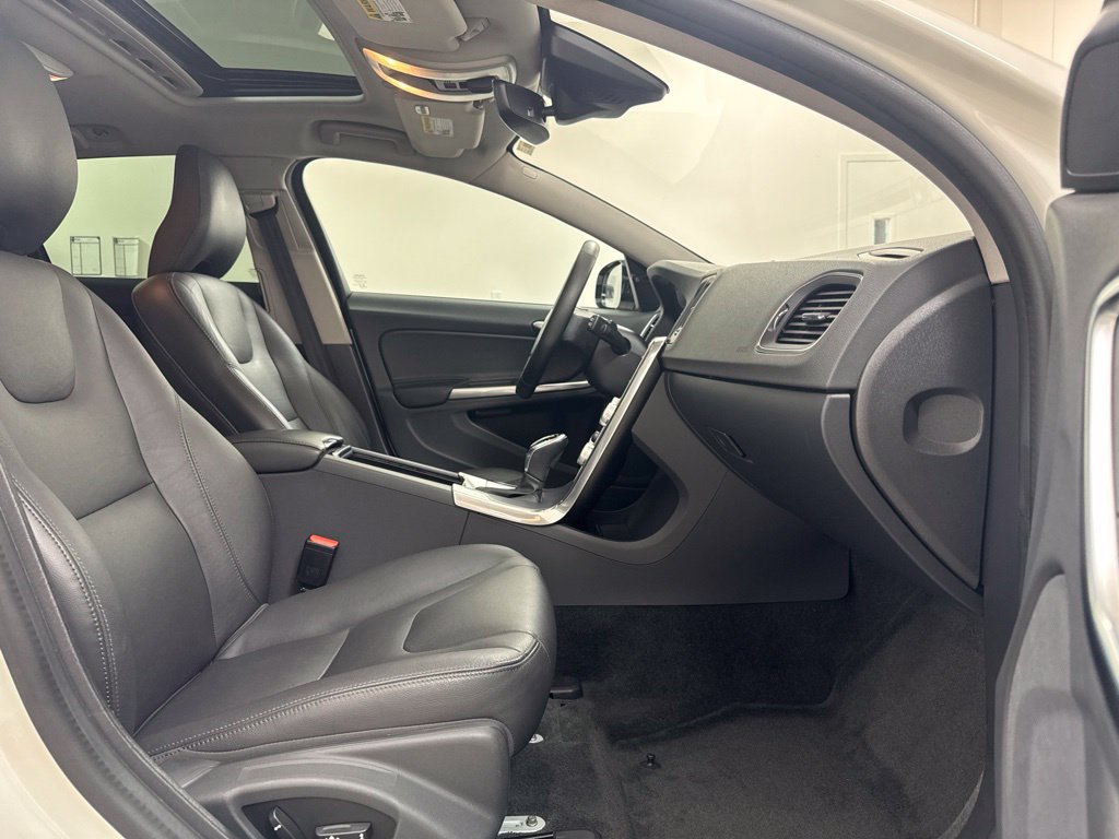 Used 2018 Volvo V60 T5 Cross Country w/ Convenience Package AWD/4WD image 28