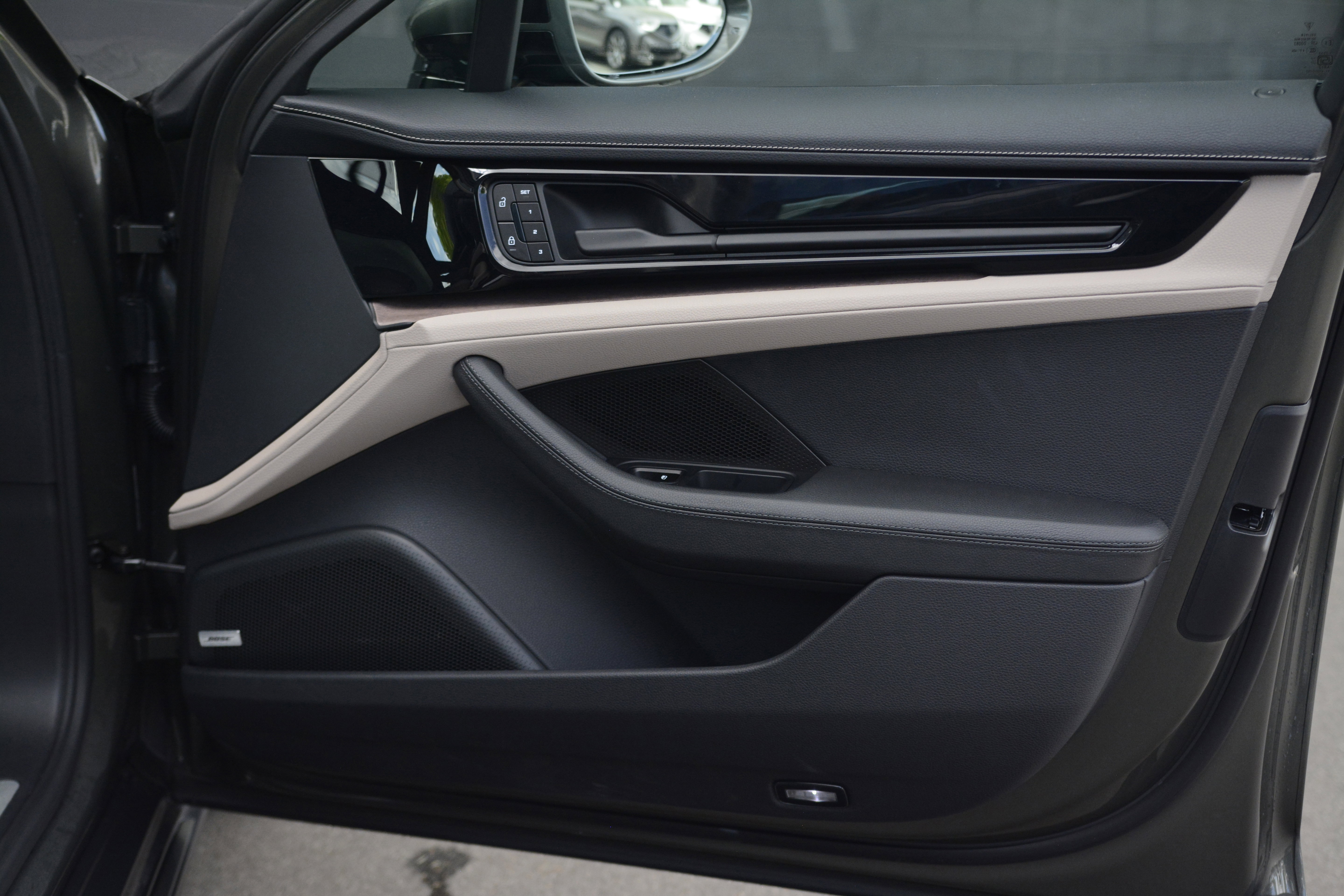 Certified 2025 Porsche Panamera 4 image 23