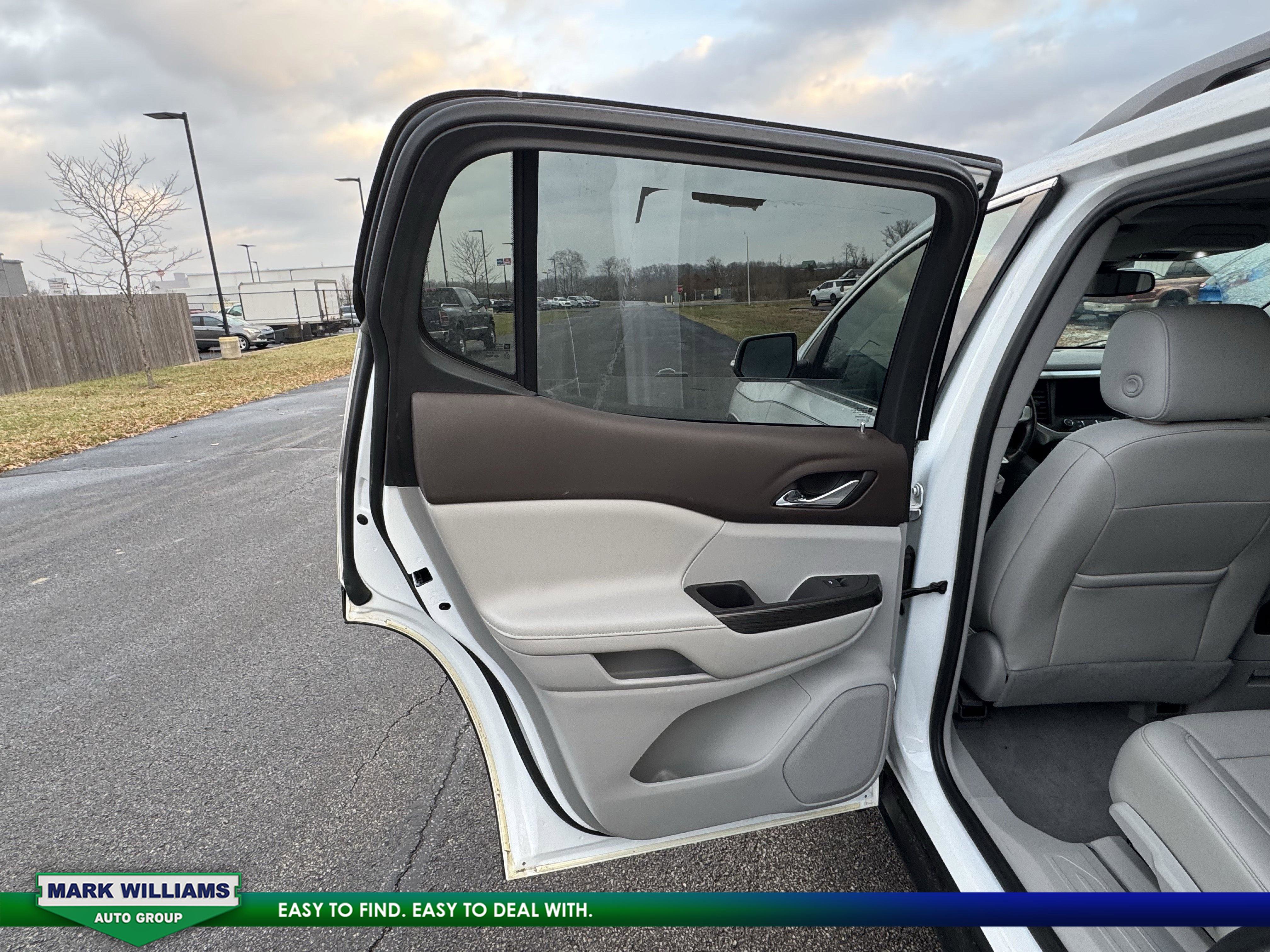 Used 2021 GMC Acadia SLT w/ LPO, Floor Liner Package image 25