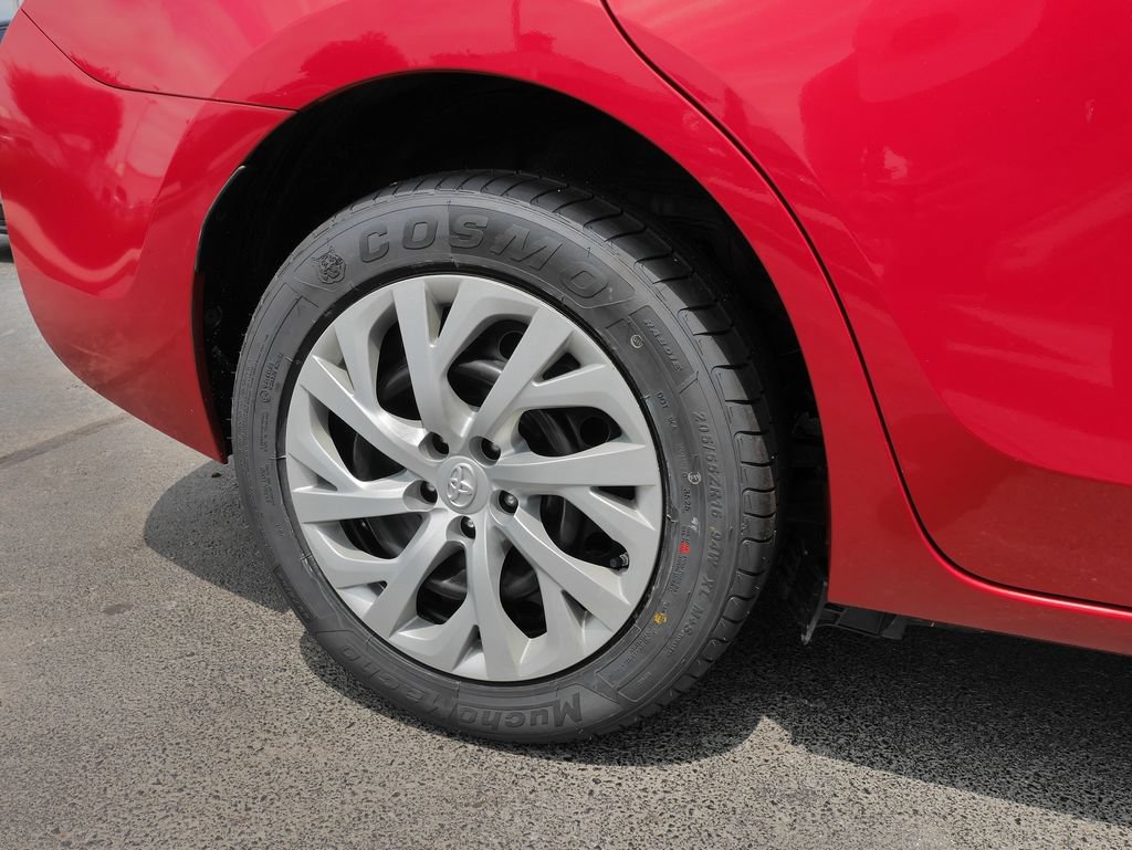 Used 2017 Toyota Corolla LE FWD image 9