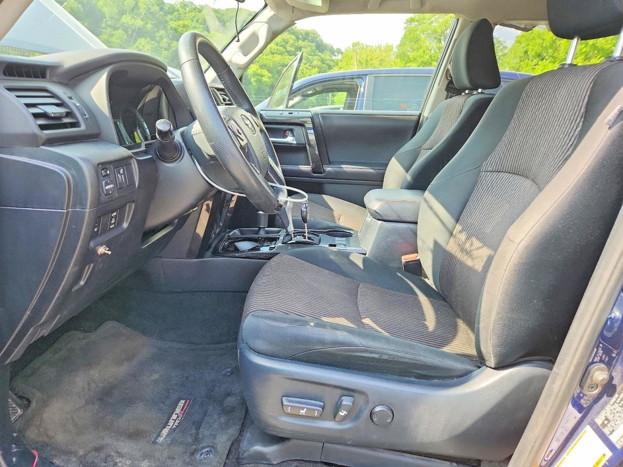 Used 2019 Toyota 4Runner TRD Off-Road AWD/4WD image 4