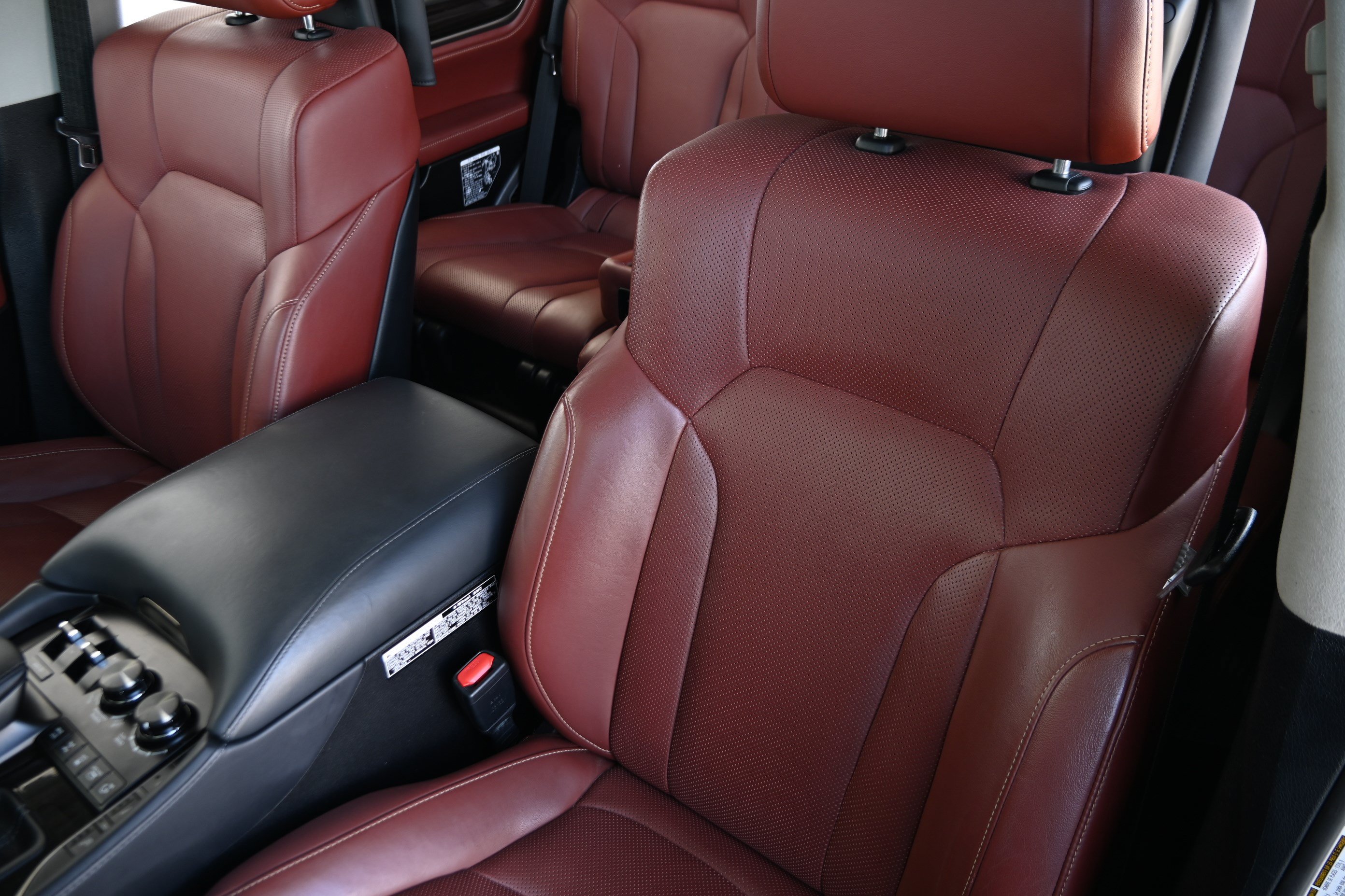 Used 2021 Lexus LX 570 4WD w/ Luxury Package image 11