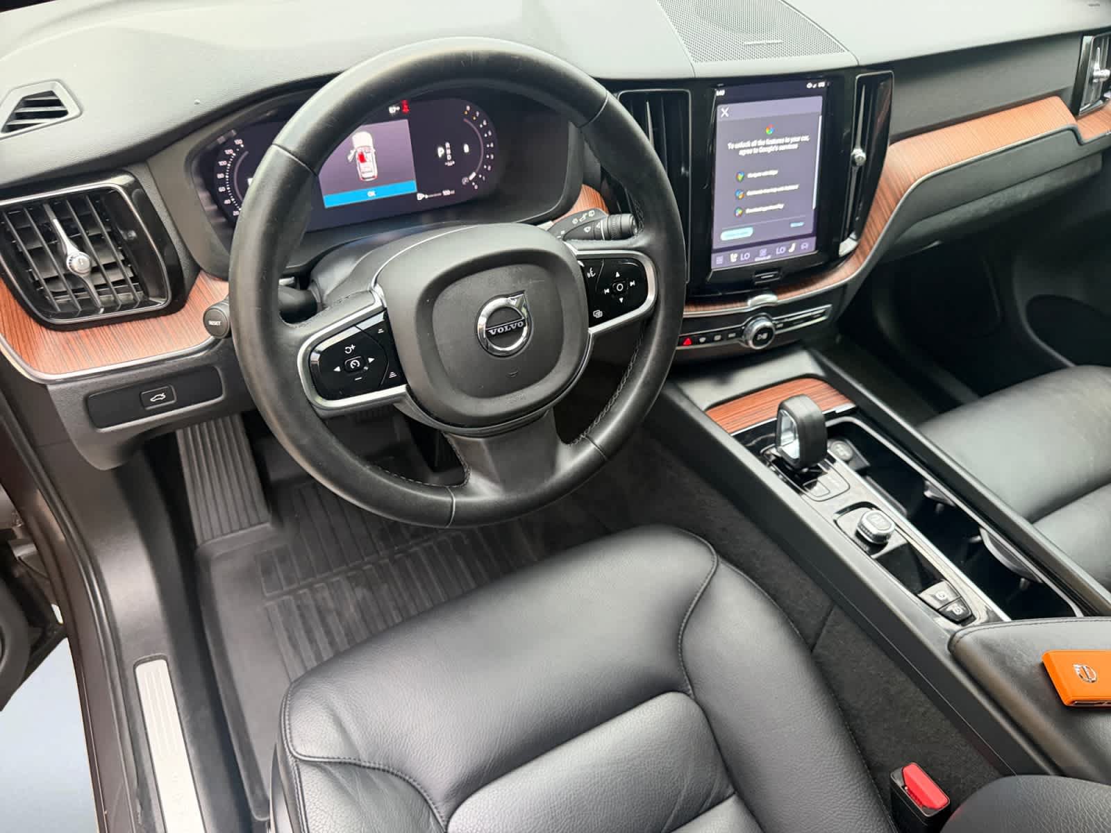 Used 2023 Volvo XC60 B5 Plus AWD/4WD image 6