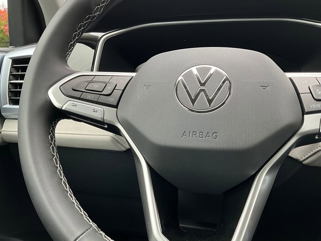 New 2025 Volkswagen Taos SE image 22