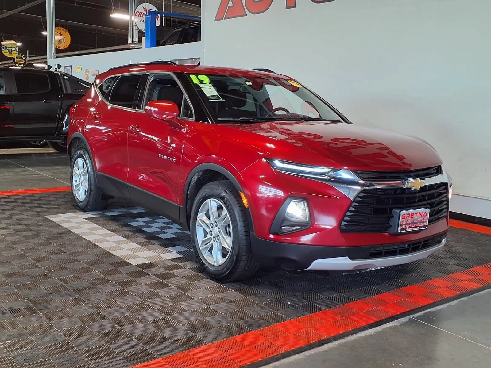 Used 2019 Chevrolet Blazer LT FWD image 2