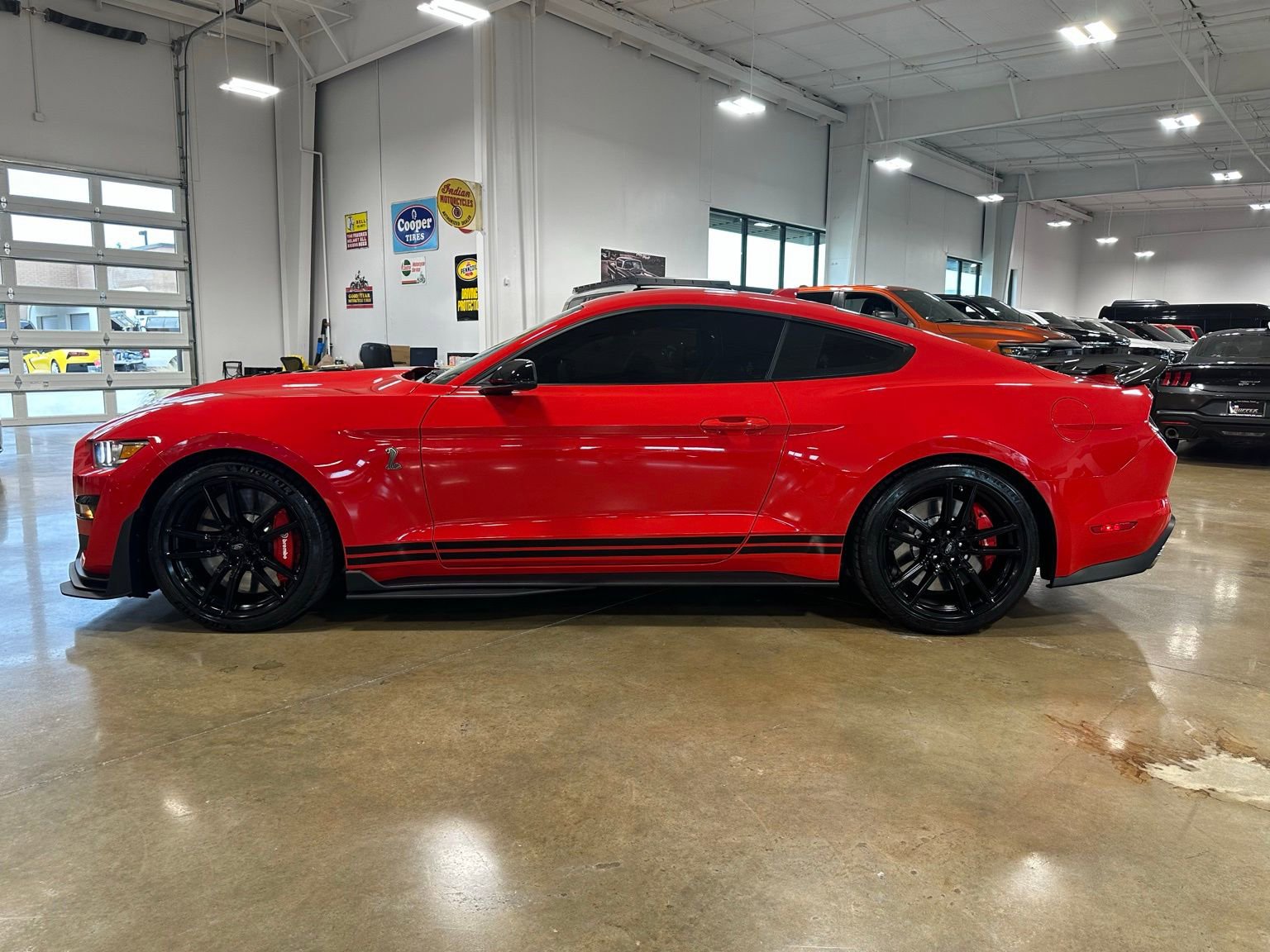 Used 2021 Ford Mustang Shelby GT500 w/ Technology Package RWD image 3