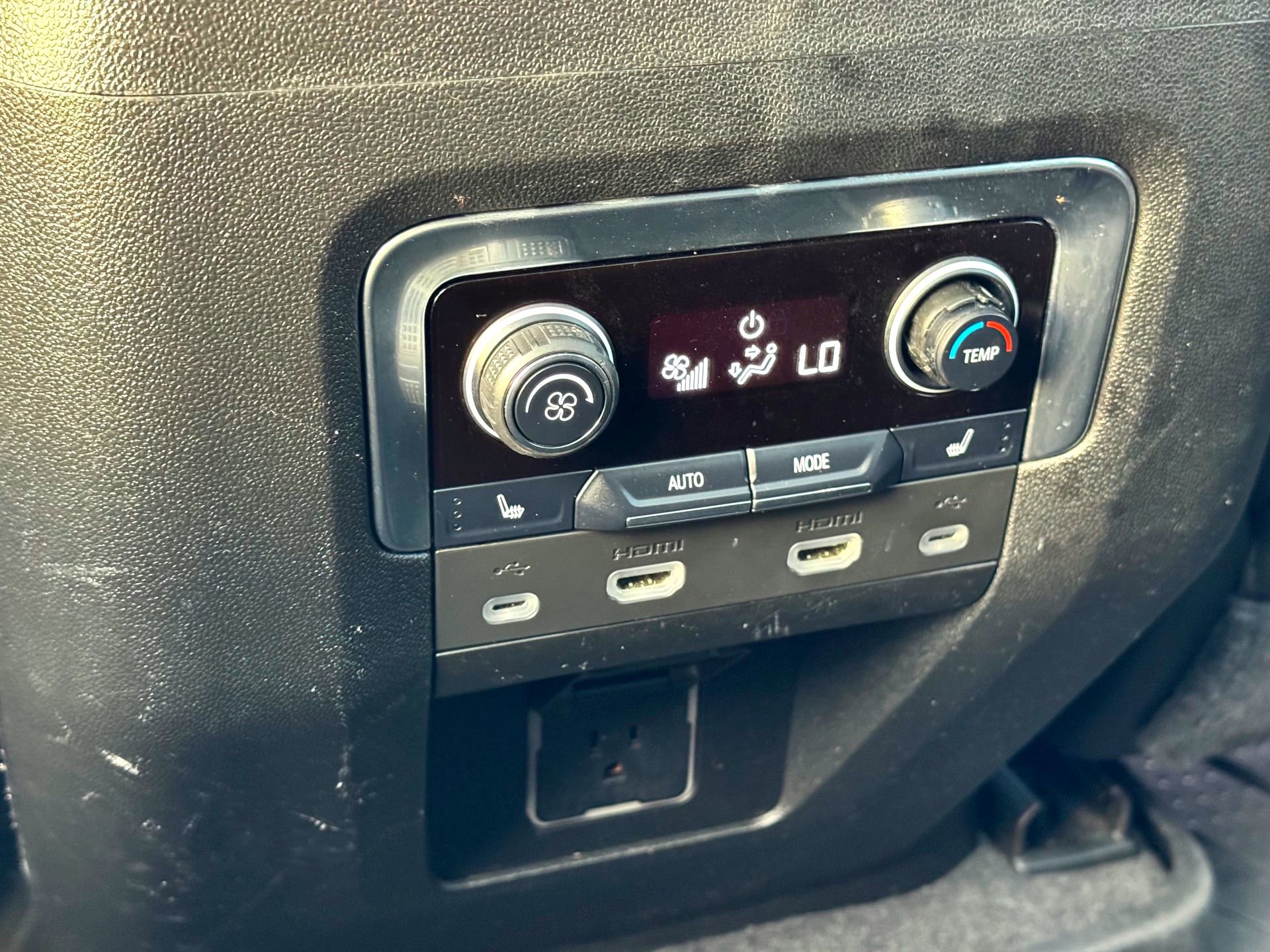 Used 2021 Chevrolet Tahoe High Country w/ Premium Package image 22