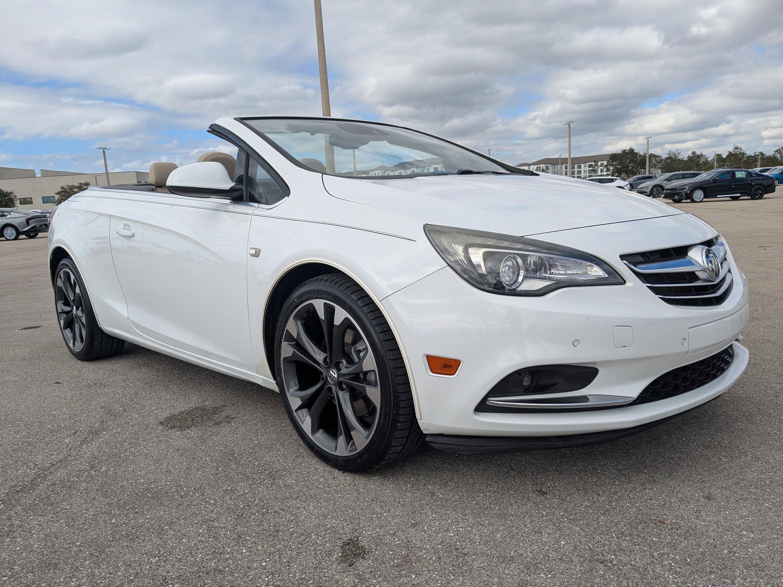 Used 2018 Buick Cascada Premium image 2