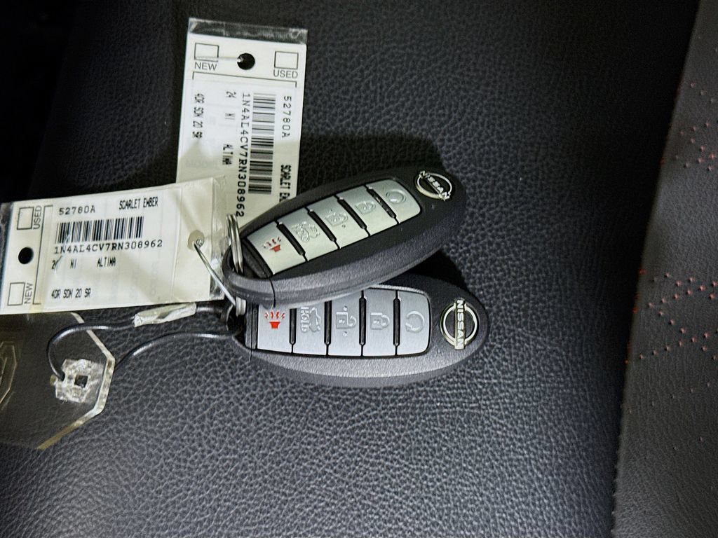 Used 2024 Nissan Altima 2.0 SR FWD image 35