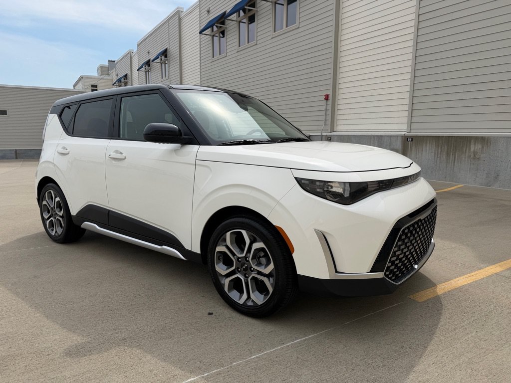 Used 2025 Kia Soul EX FWD image 1
