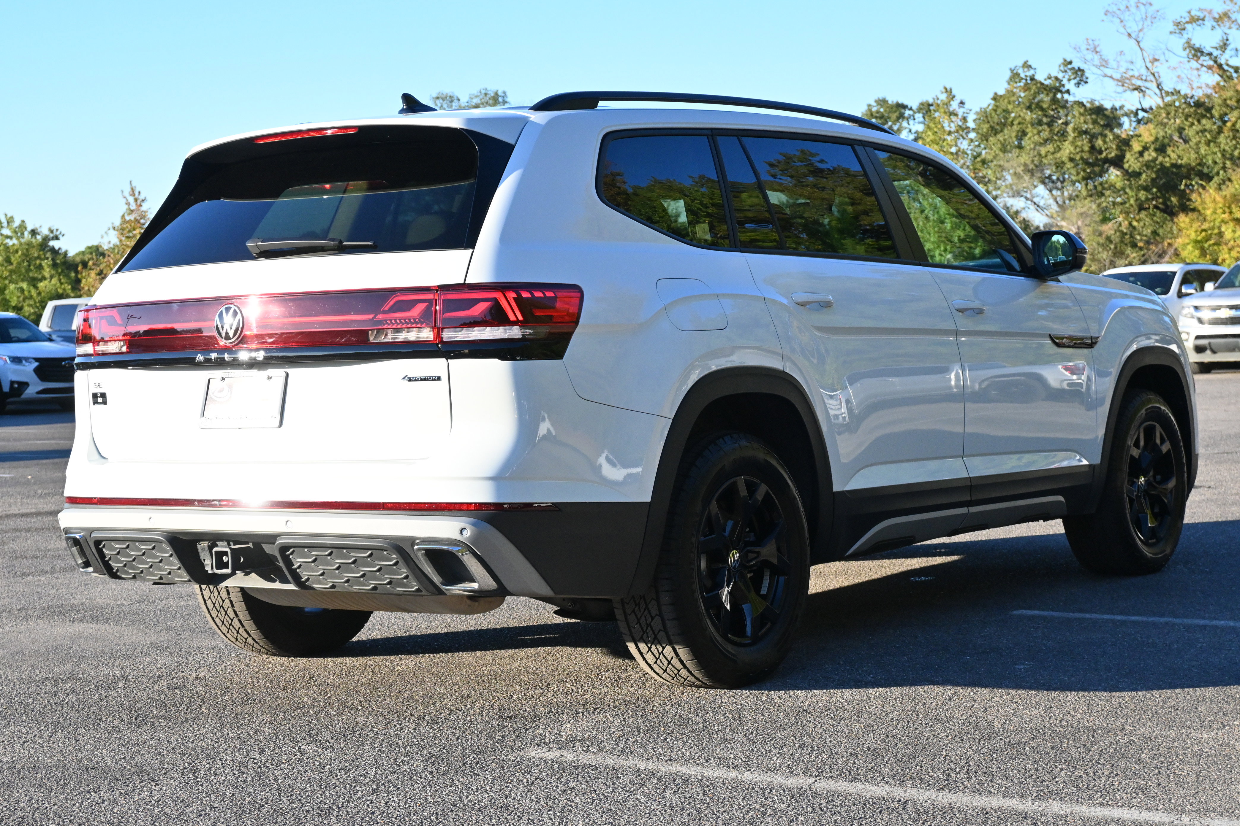 Used 2025 Volkswagen Atlas Peak Edition SE image 9