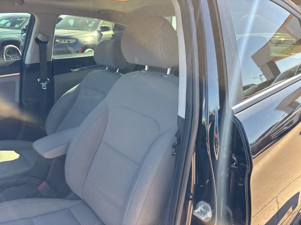 Used 2020 Hyundai Elantra Value Edition w/ Cargo Package (C1) image 14