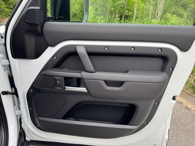 New 2026 Land Rover Defender 110 X-Dynamic SE AWD/4WD image 18