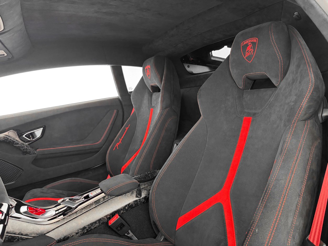 Used 2018 Lamborghini Huracan Performante AWD/4WD image 17