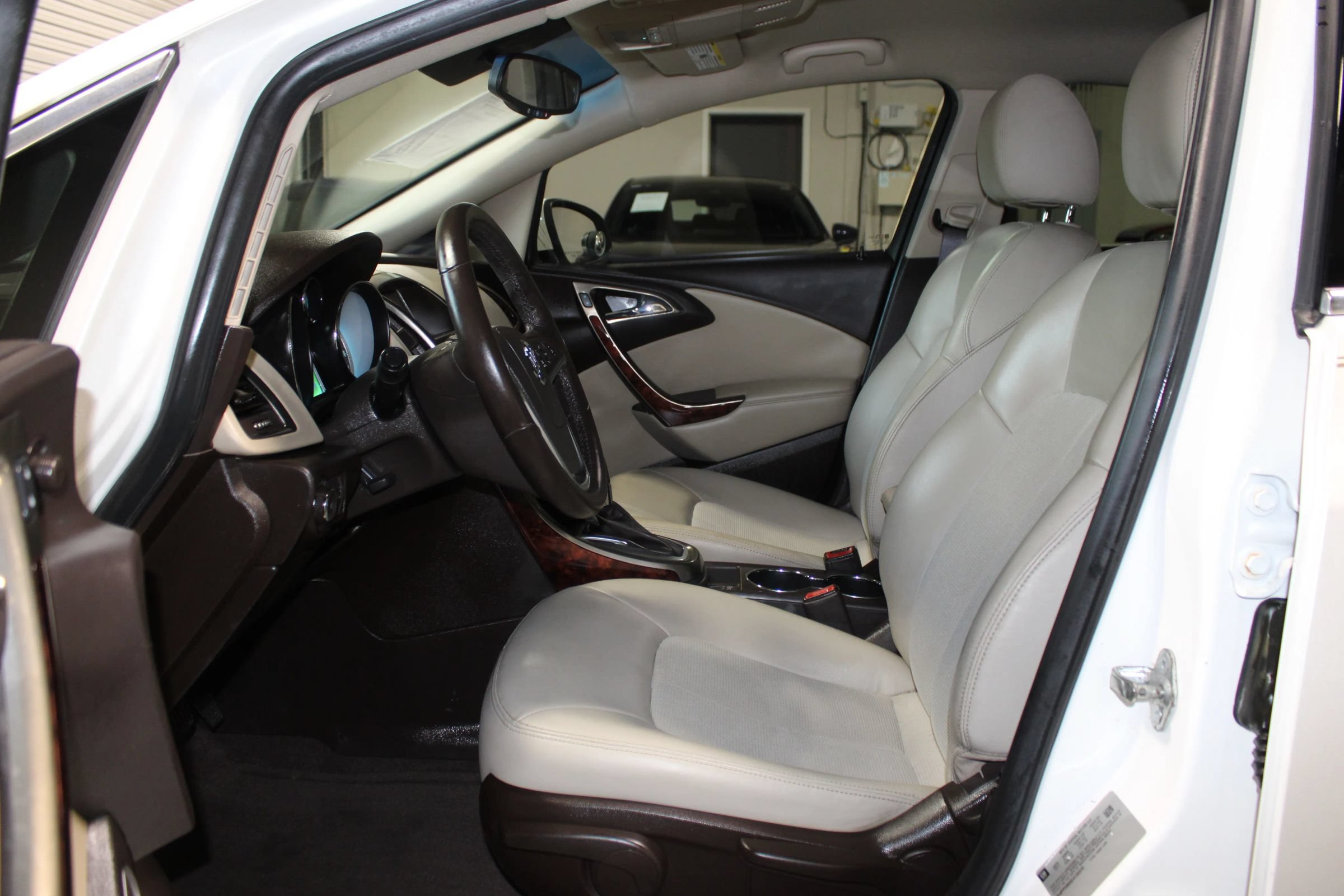 Used 2012 Buick Verano FWD image 8