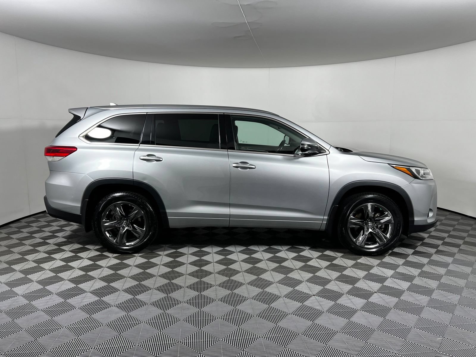 Used 2018 Toyota Highlander Limited Platinum AWD/4WD image 4